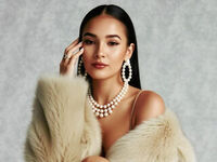 hot cam girl fingering shaved pussy AlisonColemans