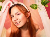 topless webcam girl EmmaMonnet