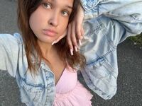 masturbating webcamgirl JazminHalajian