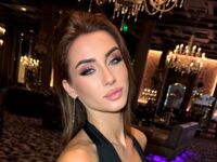 naked cam girl masturbating with sextoy Minnie