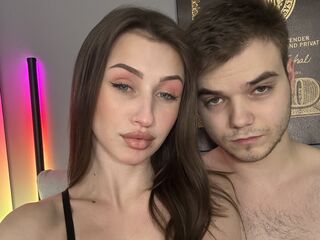 nude camgirl giving blowjob VikkiGeorge