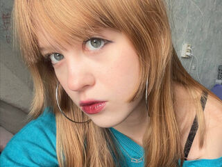 cam girl masturbating with sextoy AmberLune