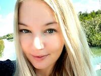 cam strip tease AnaysAnao