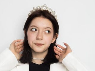 camgirl fingering shaved pussy ArielleTewell