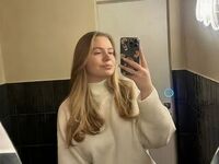 camgirl masturbating with sextoy AryaThomas