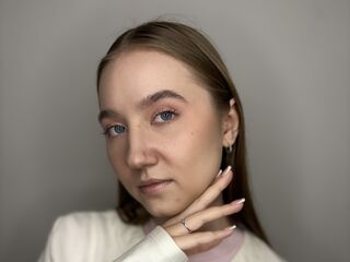 shaved pussy web cam AudreyHermet