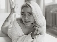 girl fingering pussy BreanaAlosta