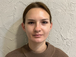 naughty camgirl fingering pussy BritneySwiss