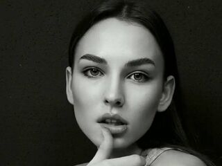 girl showing tits CariGugliuzza