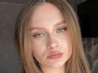 webcam strip tease show CarylonPreis