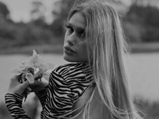 naked webcamgirl video CharisseBuonomo