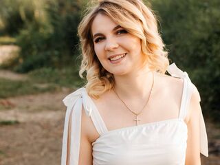 camslut DemetriceAkpan