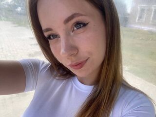 live webcam performer ElowenStar
