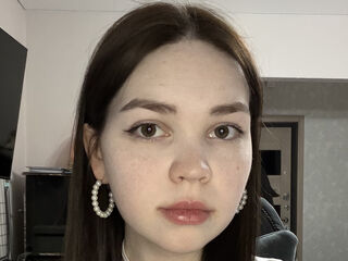 beautiful girlcam EmiliRoyzi