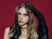 camgirl playing with sextoy EveTottingham