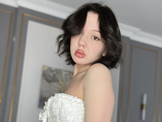 naughty camgirl masturbating with vibrator EvelinWood