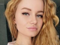 cam girl playing with vibrator FaridaDos