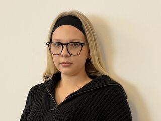 hot girl live webcam FrancesVirunes