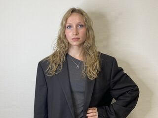 camgirl masturbating with sextoy IrinaVelzeboer