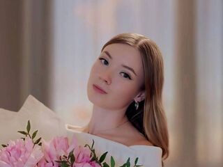 naughty cam girl masturbating with dildo JaniseServoss