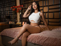 naughty camgirl masturbating with vibrator JulietaGiovanni