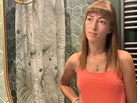 cam girl masturbating with vibrator KarmenGrey