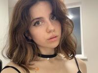 topless webcamgirl KatieDarke