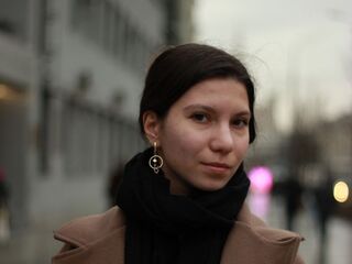 masturbating cam girl KiraReddel