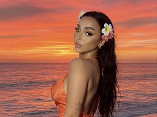 camgirl fingering bald pussy LaraMac