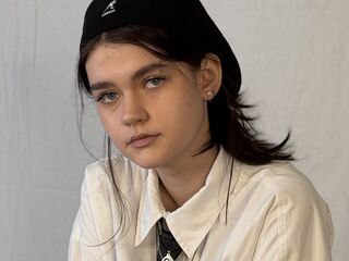 live teaser webcam LeannMolineaux