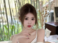 camslut spreading pussy LiYaoXi