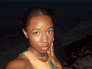 camwhore masturbating with vibrator LilithAnnabell