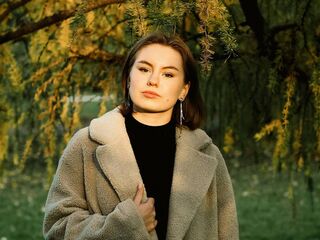 naked camgirl LinnDegnan