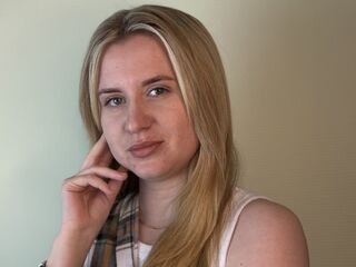 camgirl showing pussy MargueriteKraham