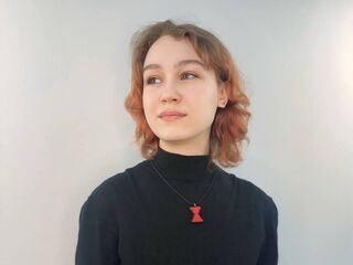 camgirl fingering shaved pussy MeghanInclan