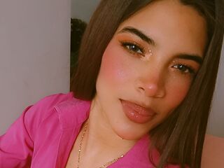 topless webcamgirl MeliJhonson