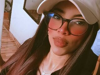topless webcam girl MeliRivers