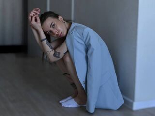 camslut video MirnaLatourette